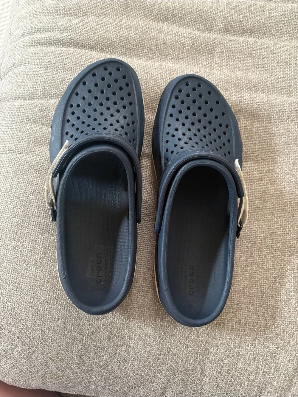 CROCS MensClassic Clog in Navy with White Strap Accent Size 9